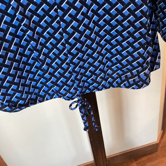 Cleo Geometic all over print top - Picture 2 of 5